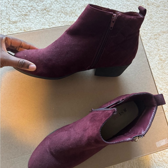 Just fab Red Ankle Suede Booties - Picture 5 of 10